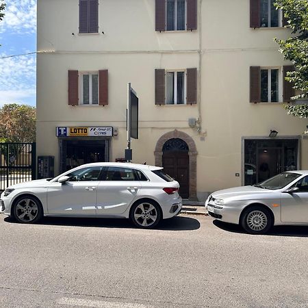Centralissimo - Nuovo - Parcheggio Privato Perugia Bagian luar foto